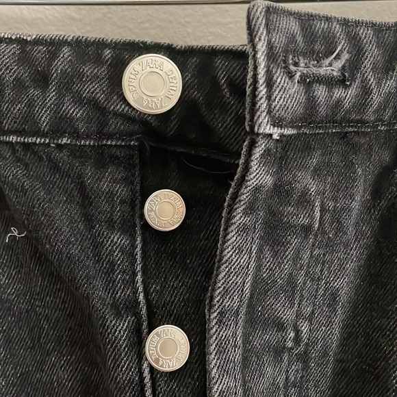 ZARA high rise black jean shorts size 6 - Picture 2 of 3